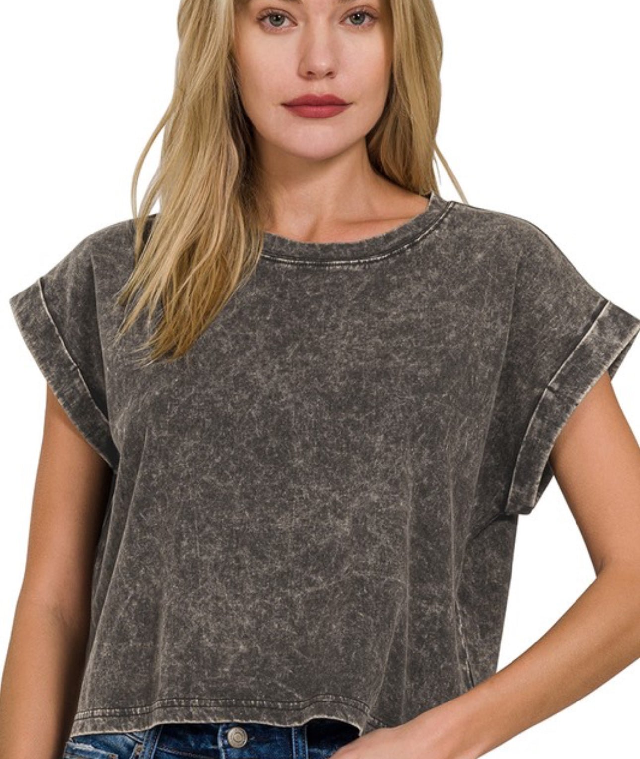 Folded sleeve crop tee